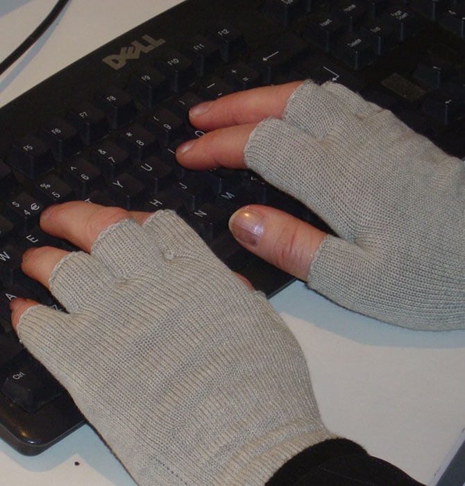 Silber_Handschuhe_fingerlos_in_kalter_Umgebung